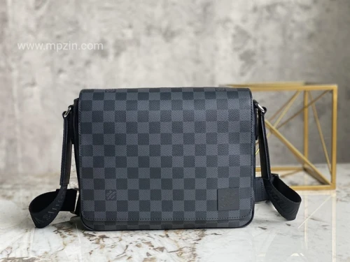 Louis vuitton district pm bag